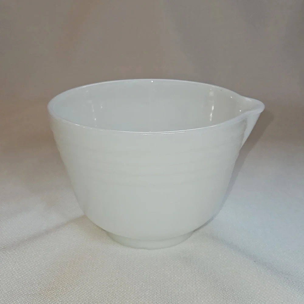 Vintage 40s PYREX Hamilton Beach White Milk Glass Mixing Bowl W/ Pour Spout USA